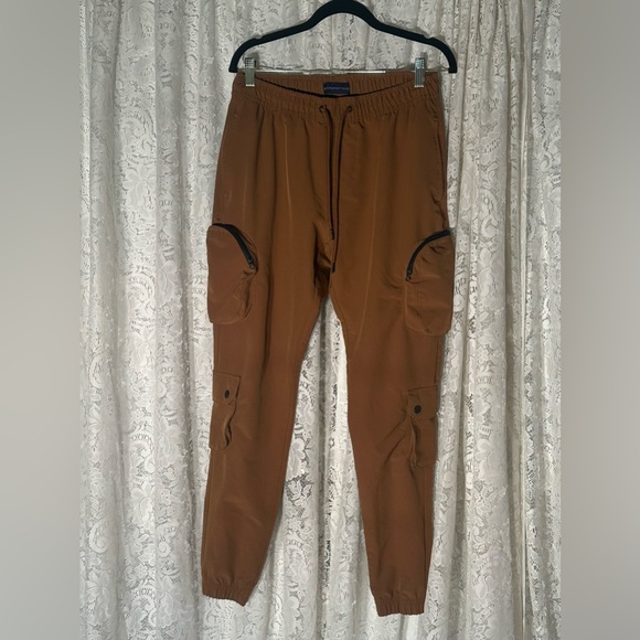 Men's Aeropostale Brown Cargo Active Utility Pants - Picture 1 of 6
